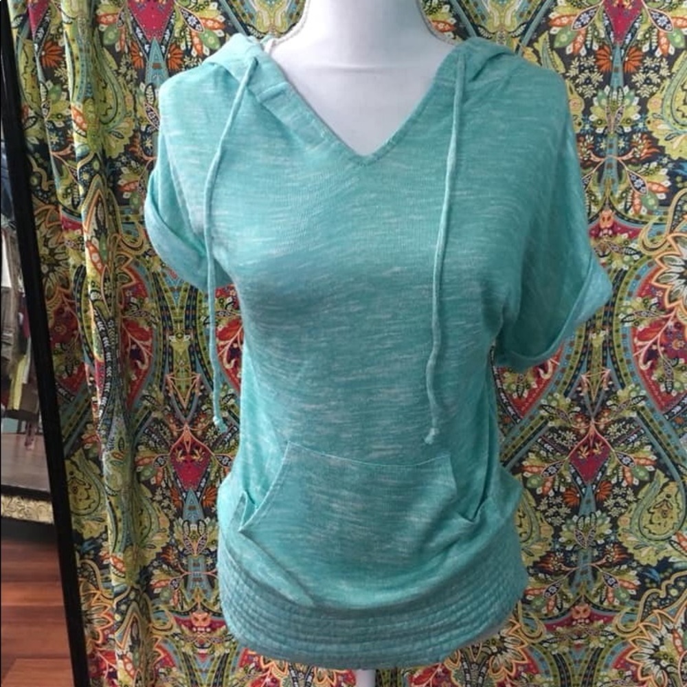 NWT! V-neck short sleeve hoodie
